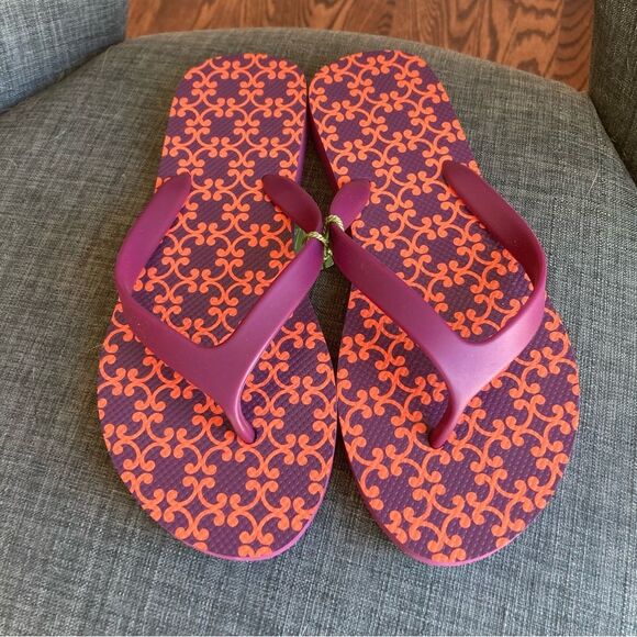 Vera Bradley Women’s flip flops - new with tags size 7-8. - Picture 3 of 4